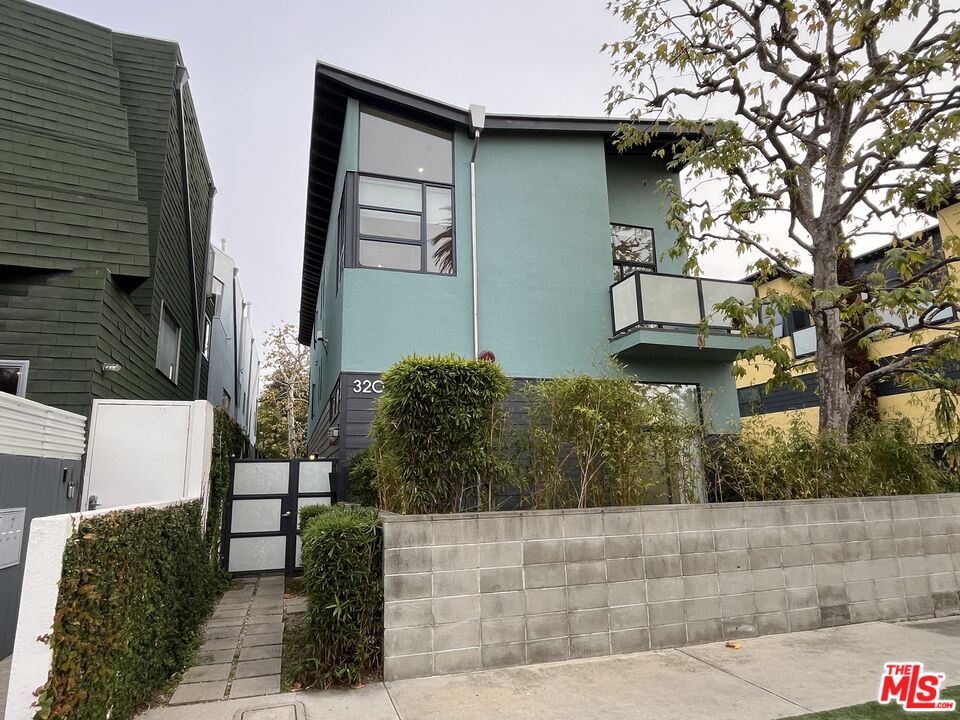 320 Indiana Avenue, Unit A Venice, CA 90291 - Photo 2 of 24 a front view of a house with garden