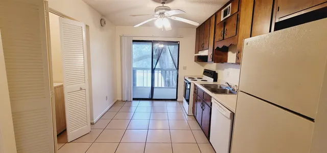 $1,295 | 2925 Par Lane, Unit D, Tallahassee, FL 32301