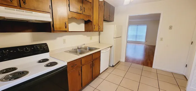 $1,295 | 2925 Par Lane, Unit D, Tallahassee, FL 32301