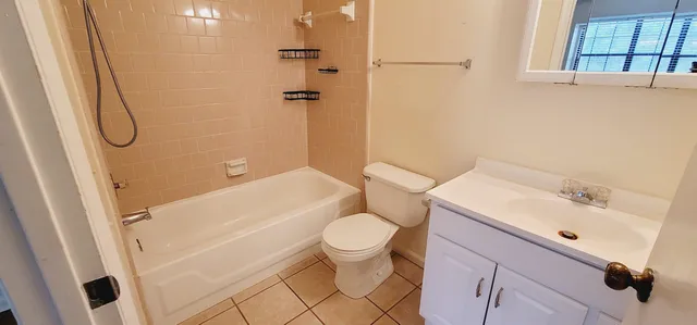 $1,295 | 2925 Par Lane, Unit D, Tallahassee, FL 32301