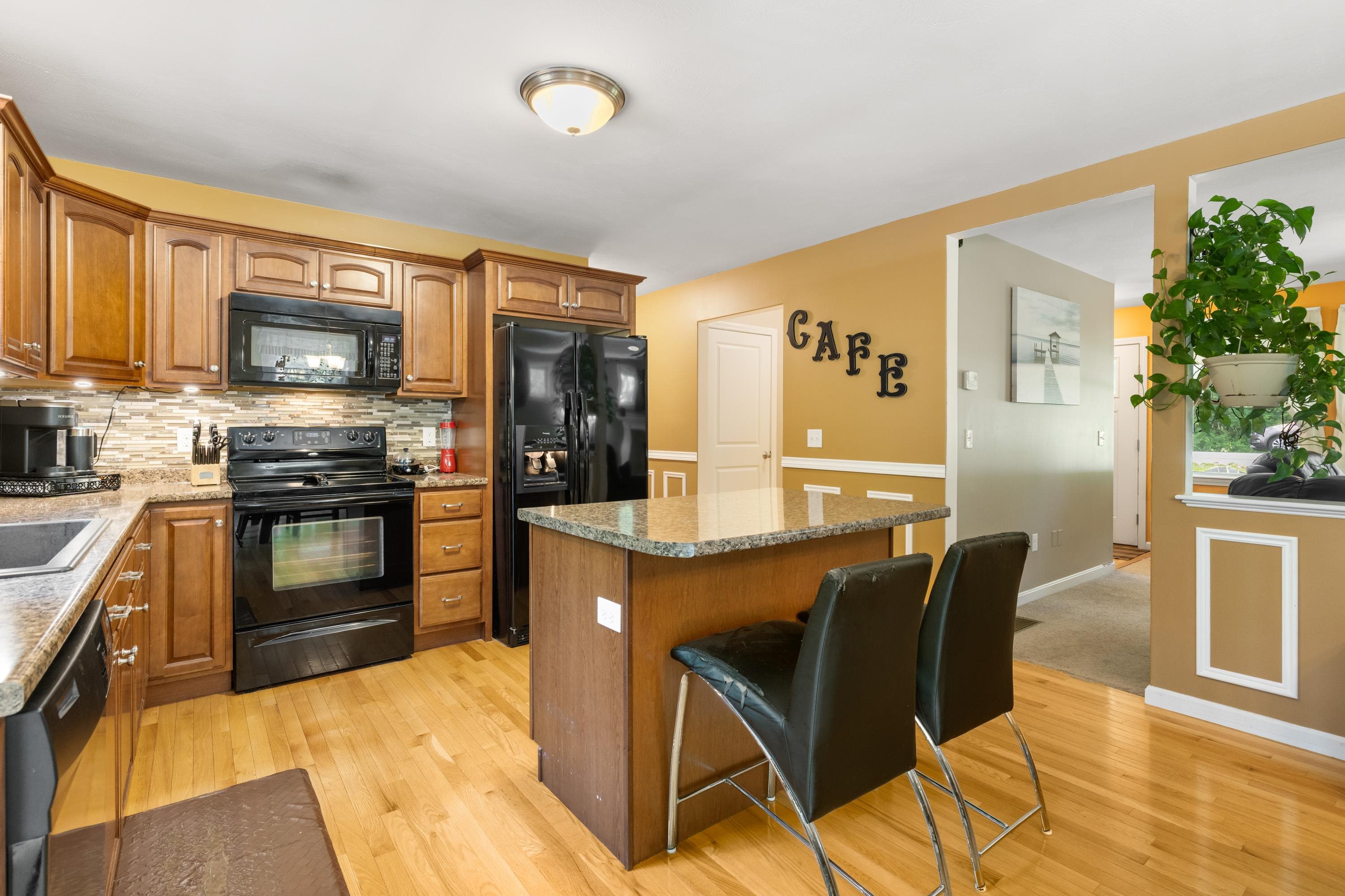 33 Cider Street Epping, NH 03042 - Photo 2 of 49