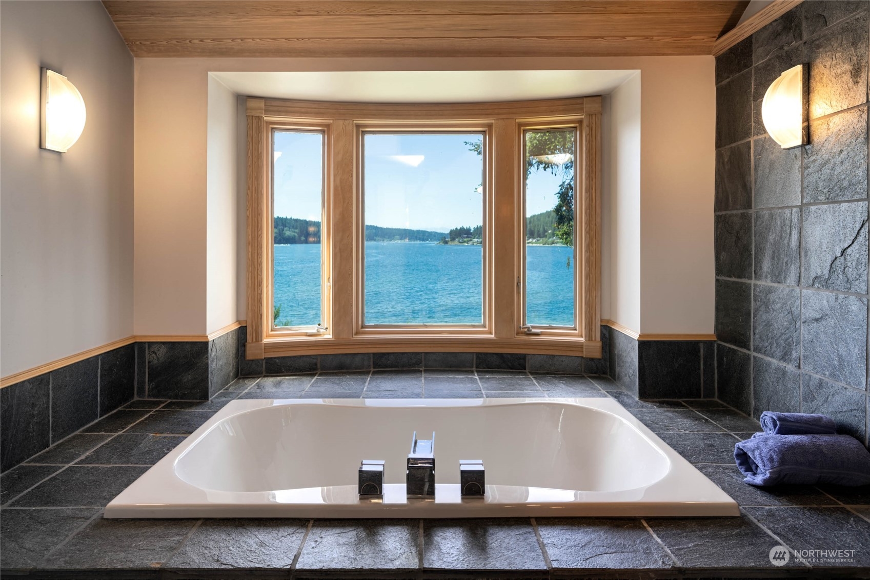 15215 Gibralter Road Anacortes, WA 98221 - Photo 25 of 40 a bathroom with a bathtub