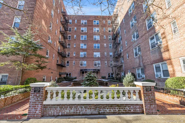 $459,000 | 67-12 Yellowstone Boulevard, Unit E8 | Forest Hills Ward