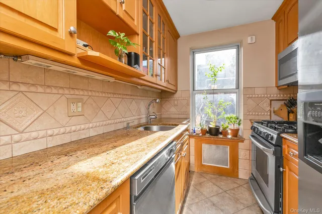 $459,000 | 67-12 Yellowstone Boulevard, Unit E8 | Forest Hills Ward