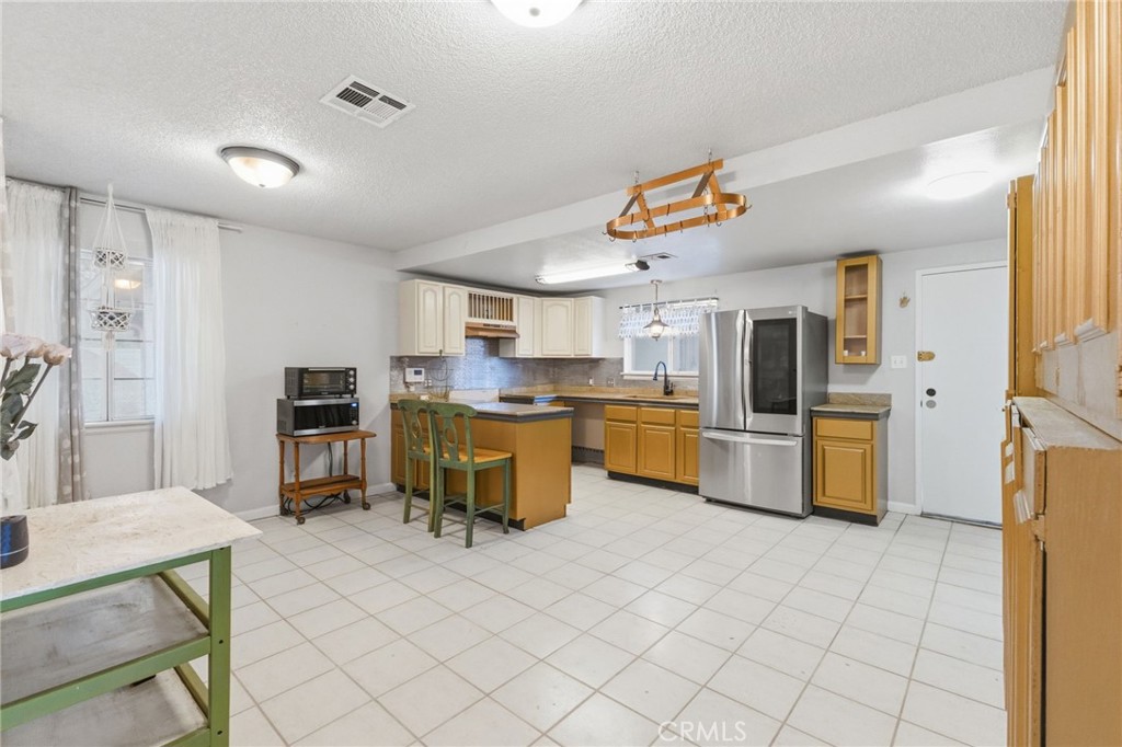 96 West Repplier Road Banning, CA 92220 - Photo 7 of 53 Spacious kitchen awaits your personal touch