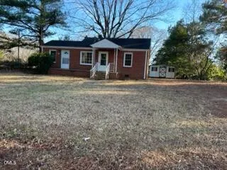 a view of a yard in front of house