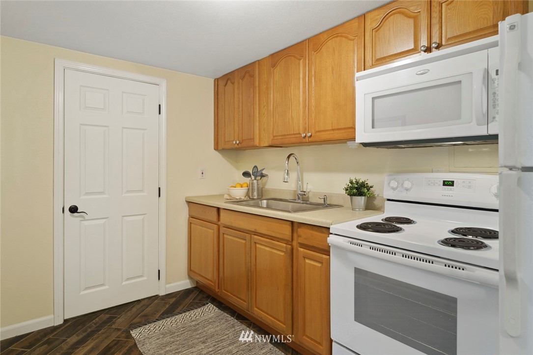 3802 Northeast 19th Street Renton, WA 98056 - Photo 17 of 36