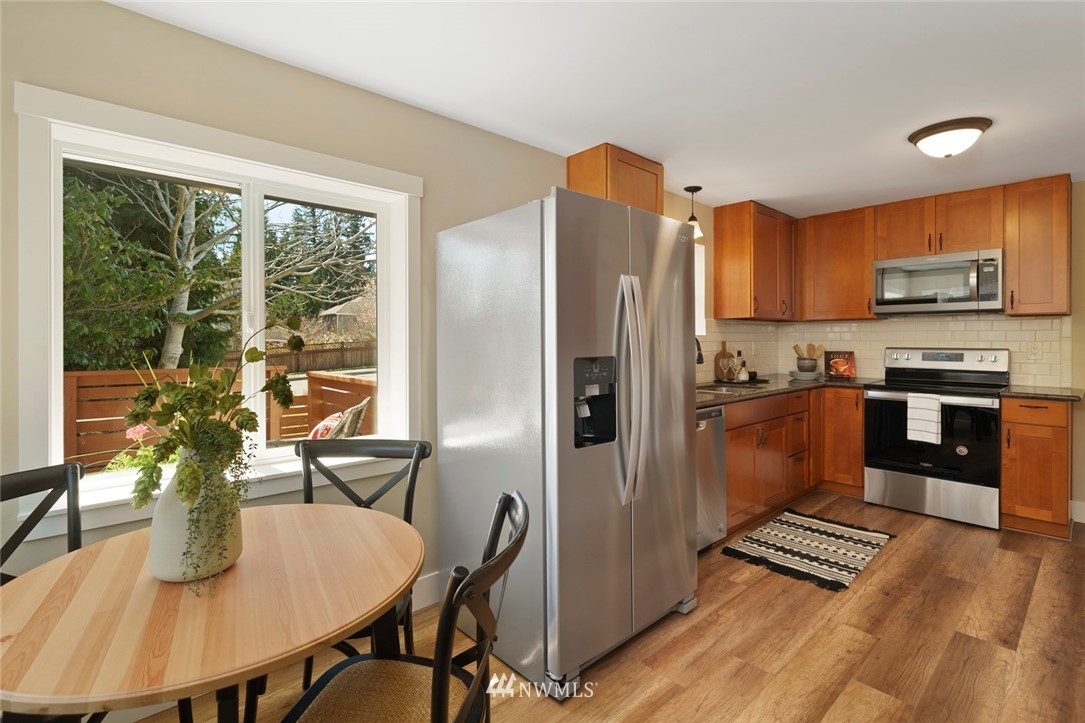 3802 Northeast 19th Street Renton, WA 98056 - Photo 7 of 36