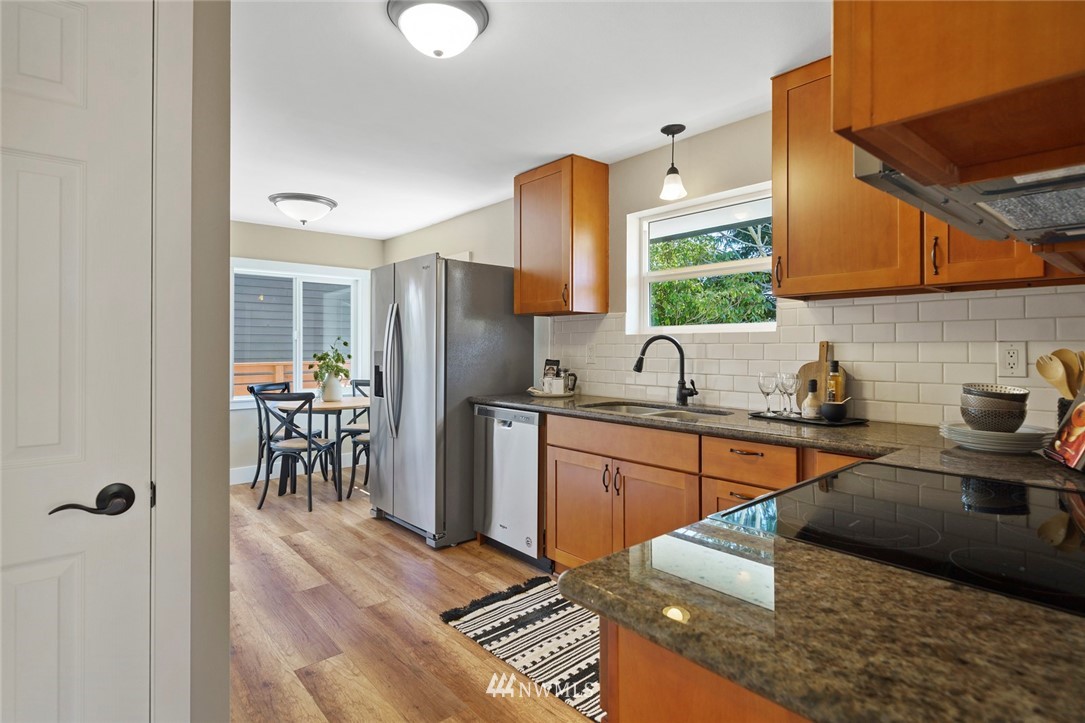 3802 Northeast 19th Street Renton, WA 98056 - Photo 9 of 36