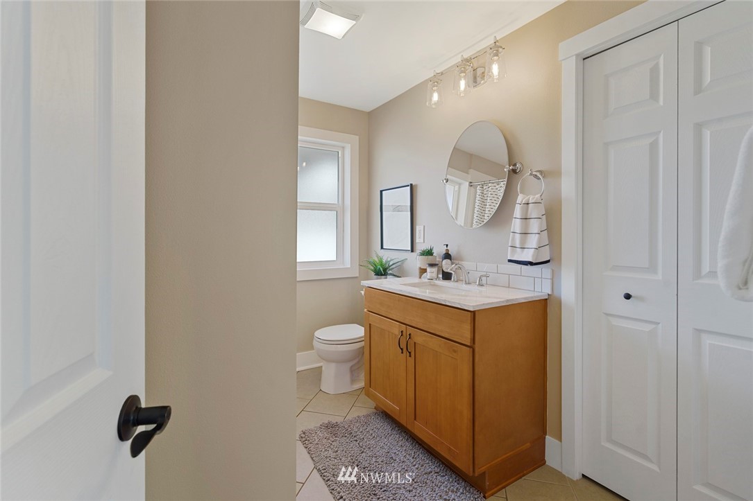 3802 Northeast 19th Street Renton, WA 98056 - Photo 10 of 36