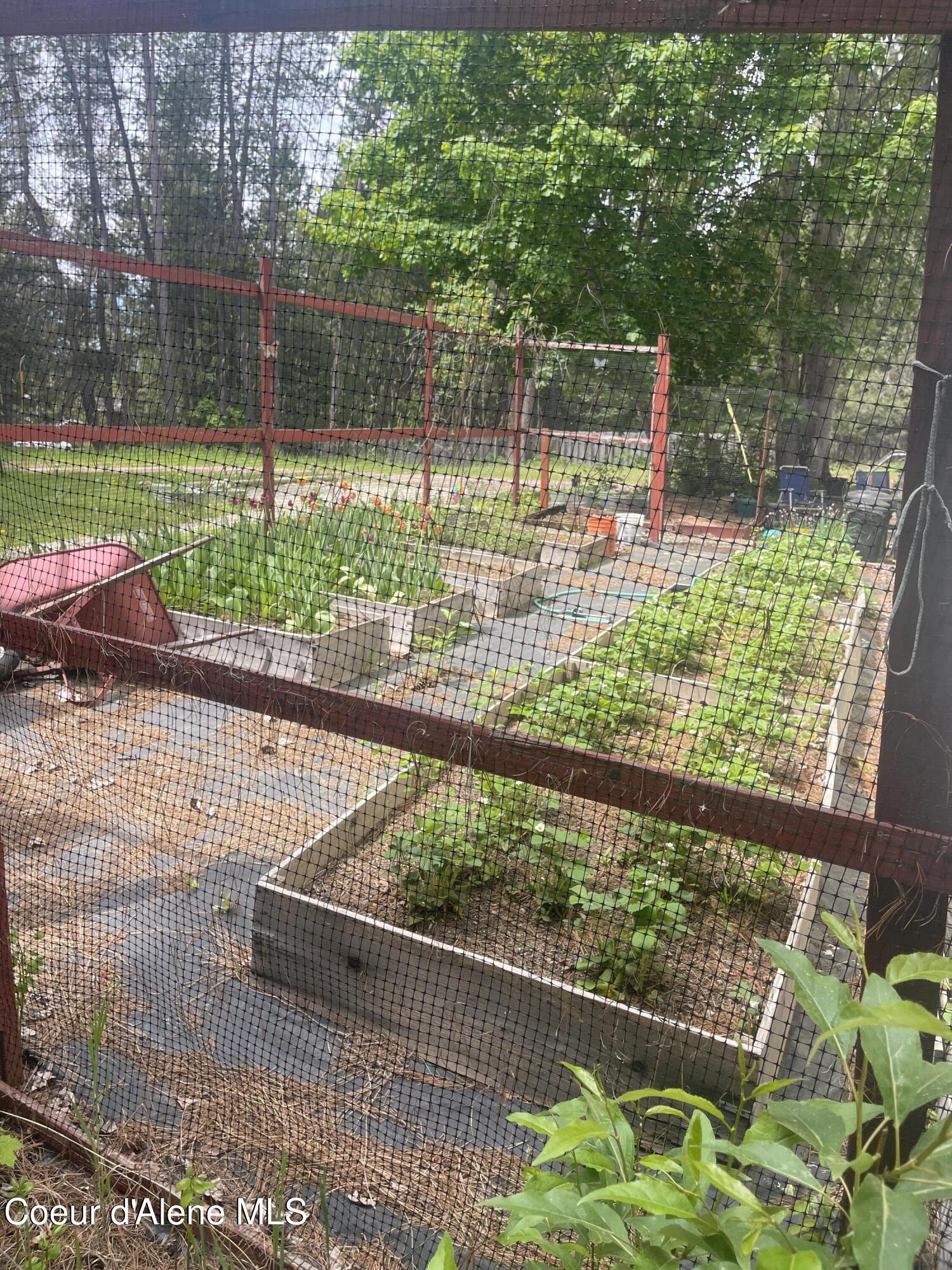 111 Gun Club Road, Unit 27 Sagle, ID 83860 - Photo 7 of 35 Garden Area is ample