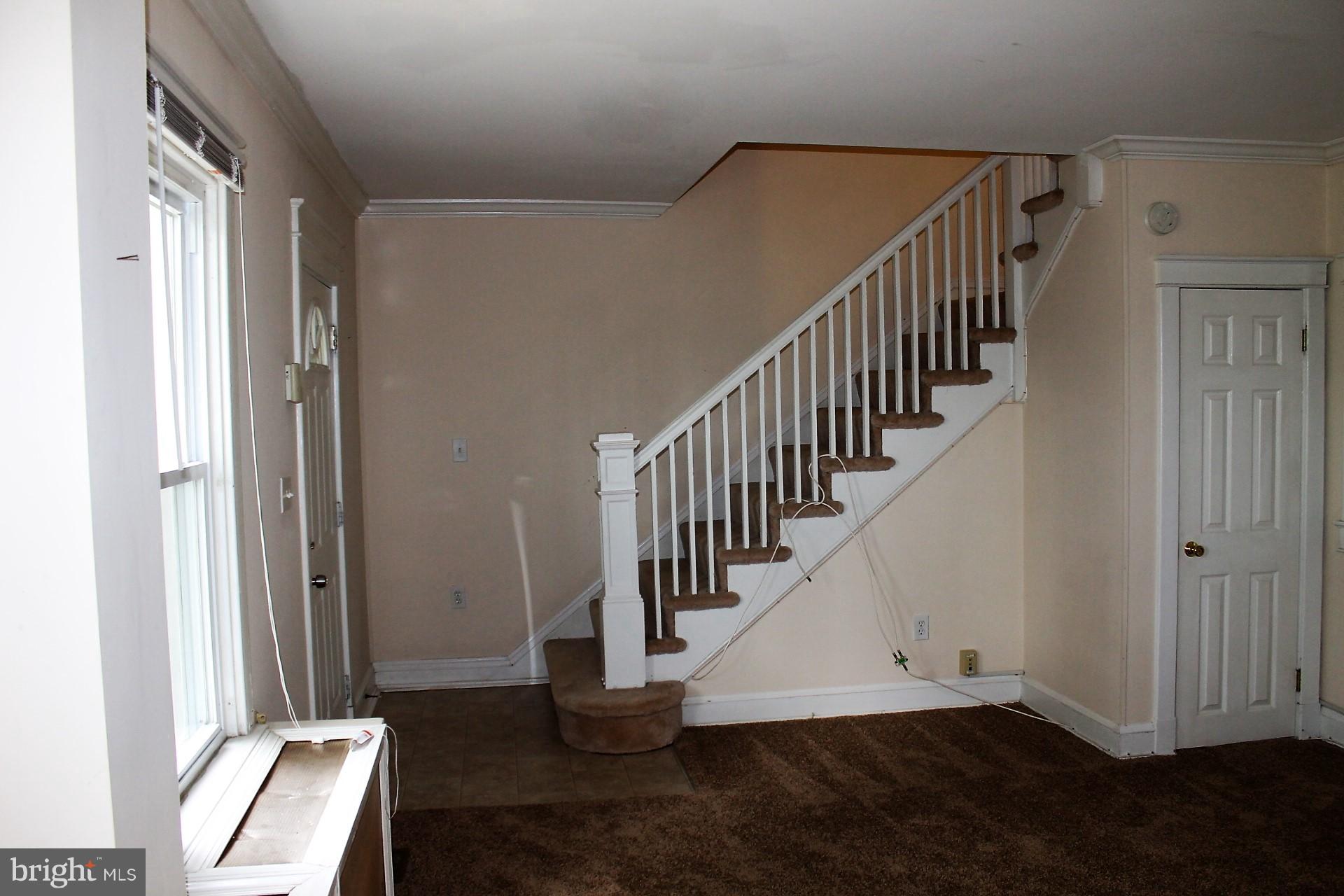 708 South Camp Meade Road Linthicum, MD 21090 - Photo 8 of 24 Living Room