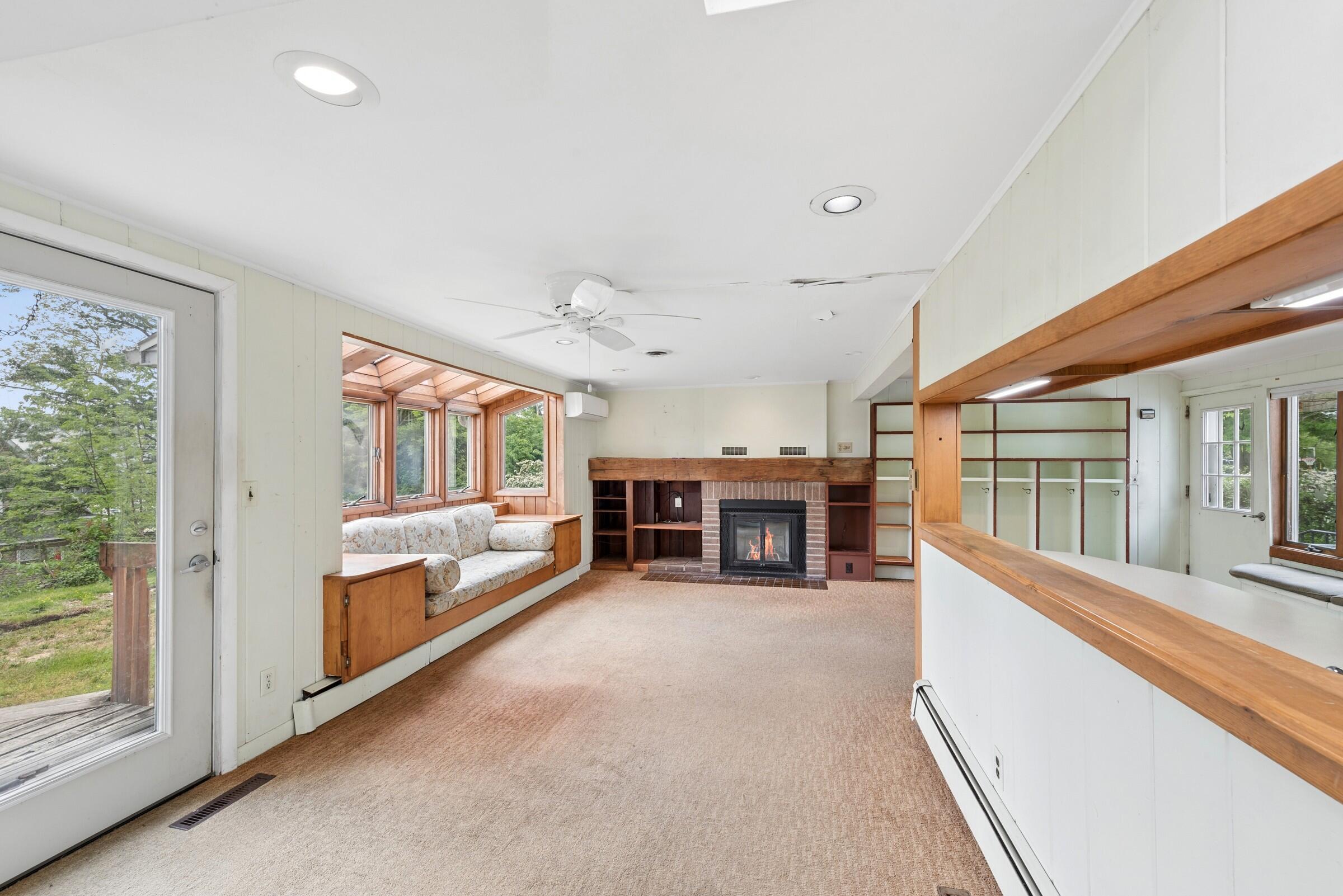 415 Ridgeway Street St. Joseph, MI 49085 - Photo 4 of 36 04-Family Room