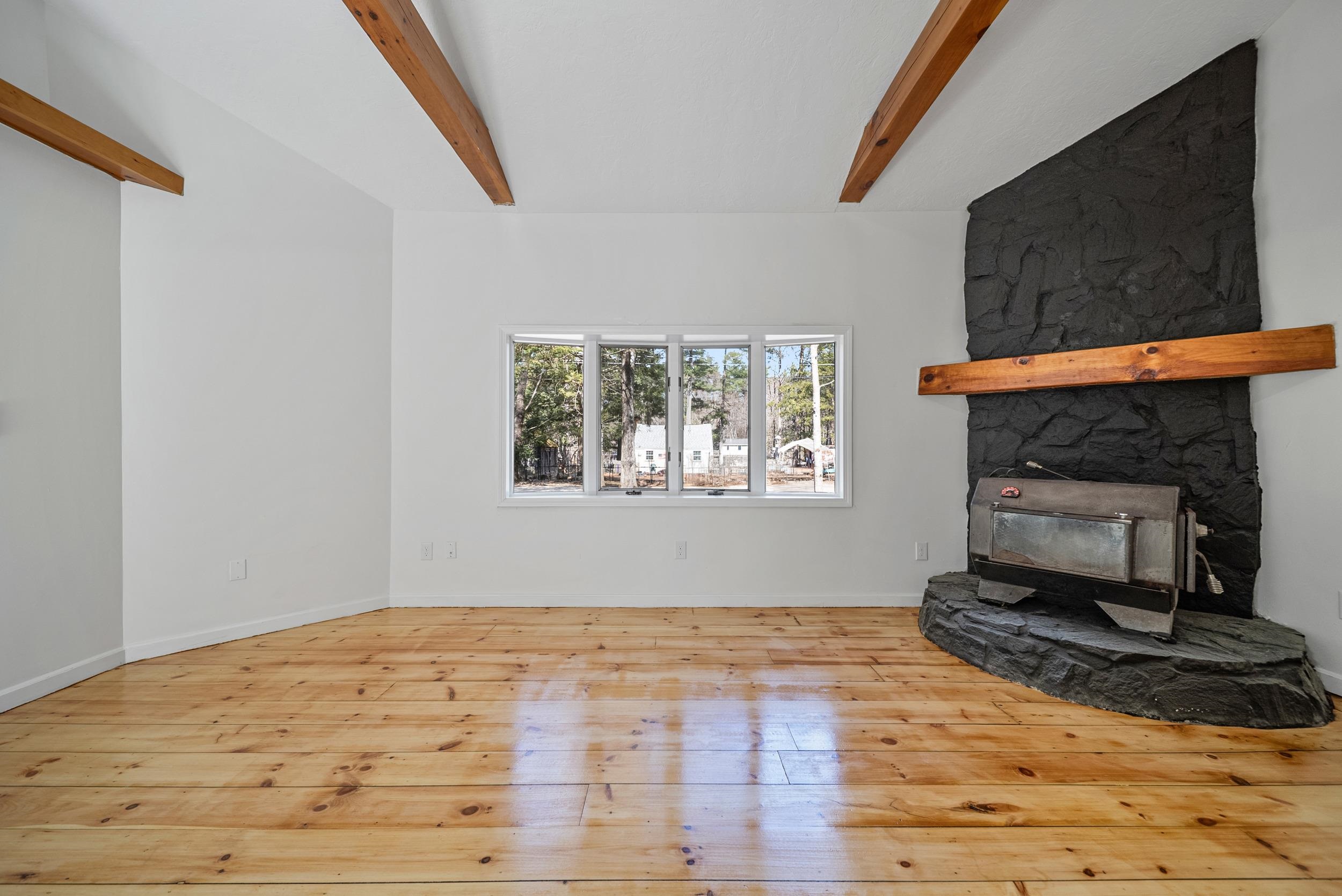 74 Riverside Drive Fremont, NH 03044 - Photo 4 of 40