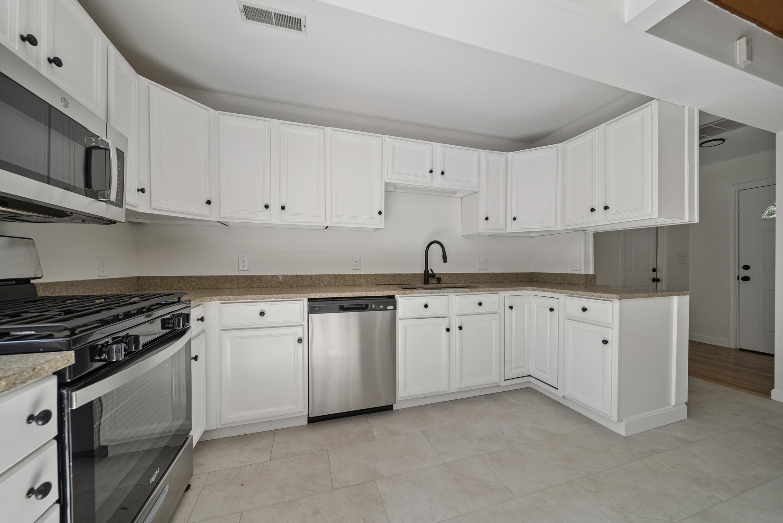 74 Riverside Drive Fremont, NH 03044 - Photo 10 of 40