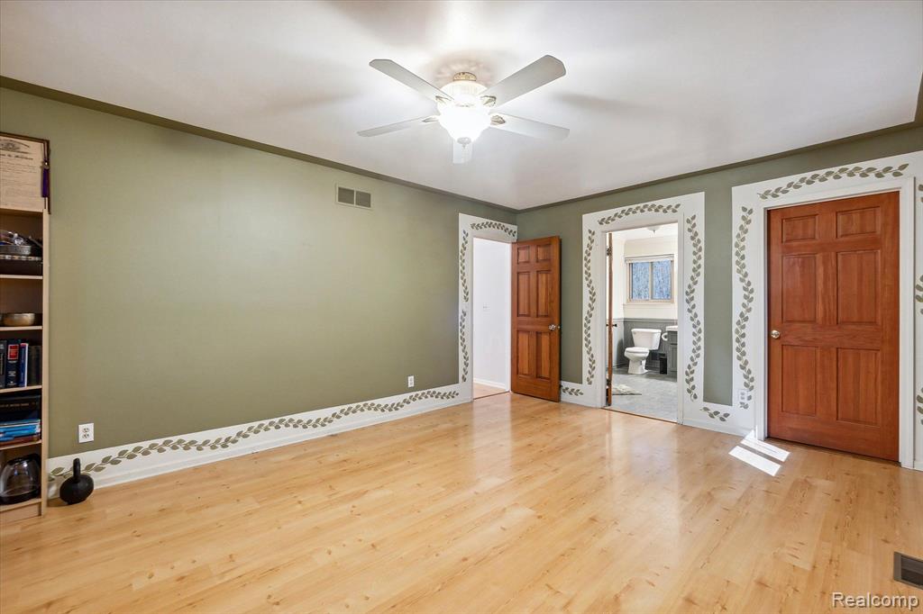 5283 Greenfield Road Brighton, MI 48114 - Photo 17 of 34