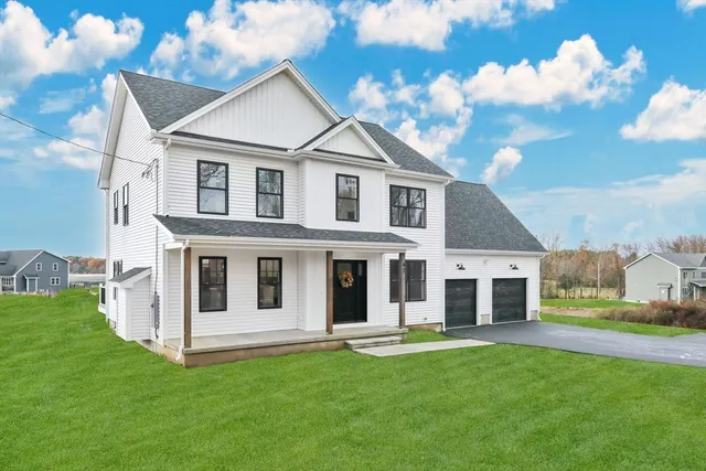 a view of a yard in front of house