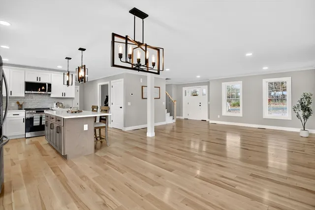 $699,999 | 42 East Street, Granby, MA 01033