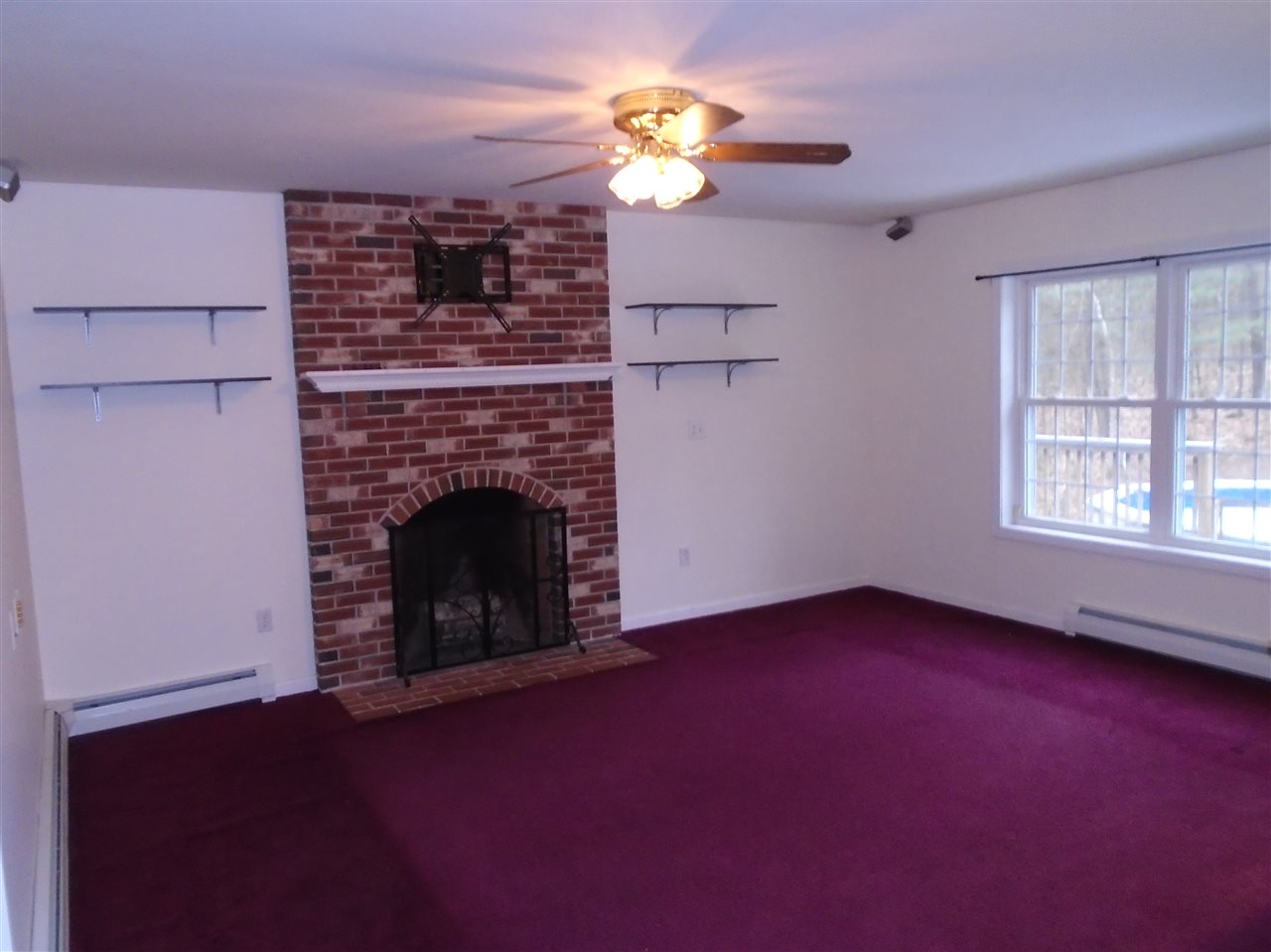42 Rockingham Road Auburn, NH 03032 - Photo 2 of 16