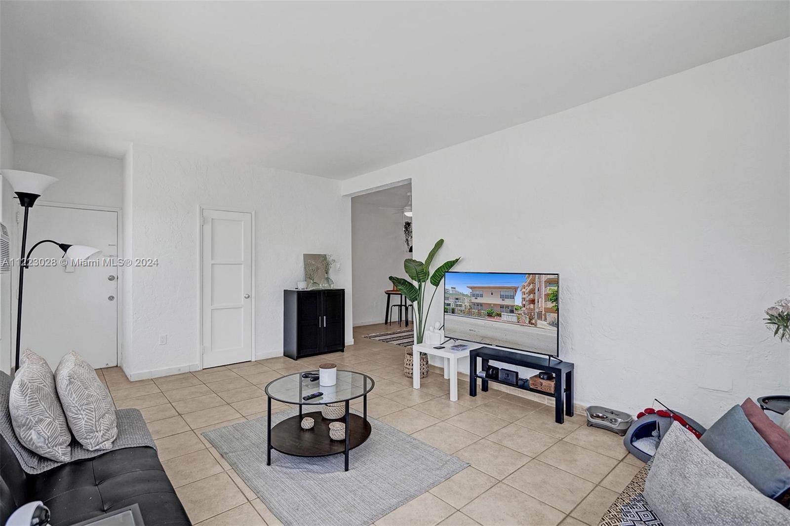 6860 Abbott Avenue Miami Beach, FL 33141 - Photo 7 of 41