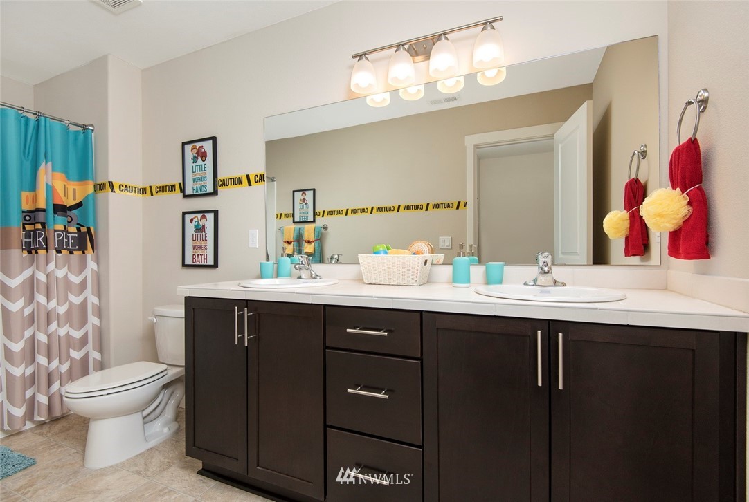 18912 124th Avenue Southeast Renton, WA 98058 - Photo 4 of 20 Gallery Image 4