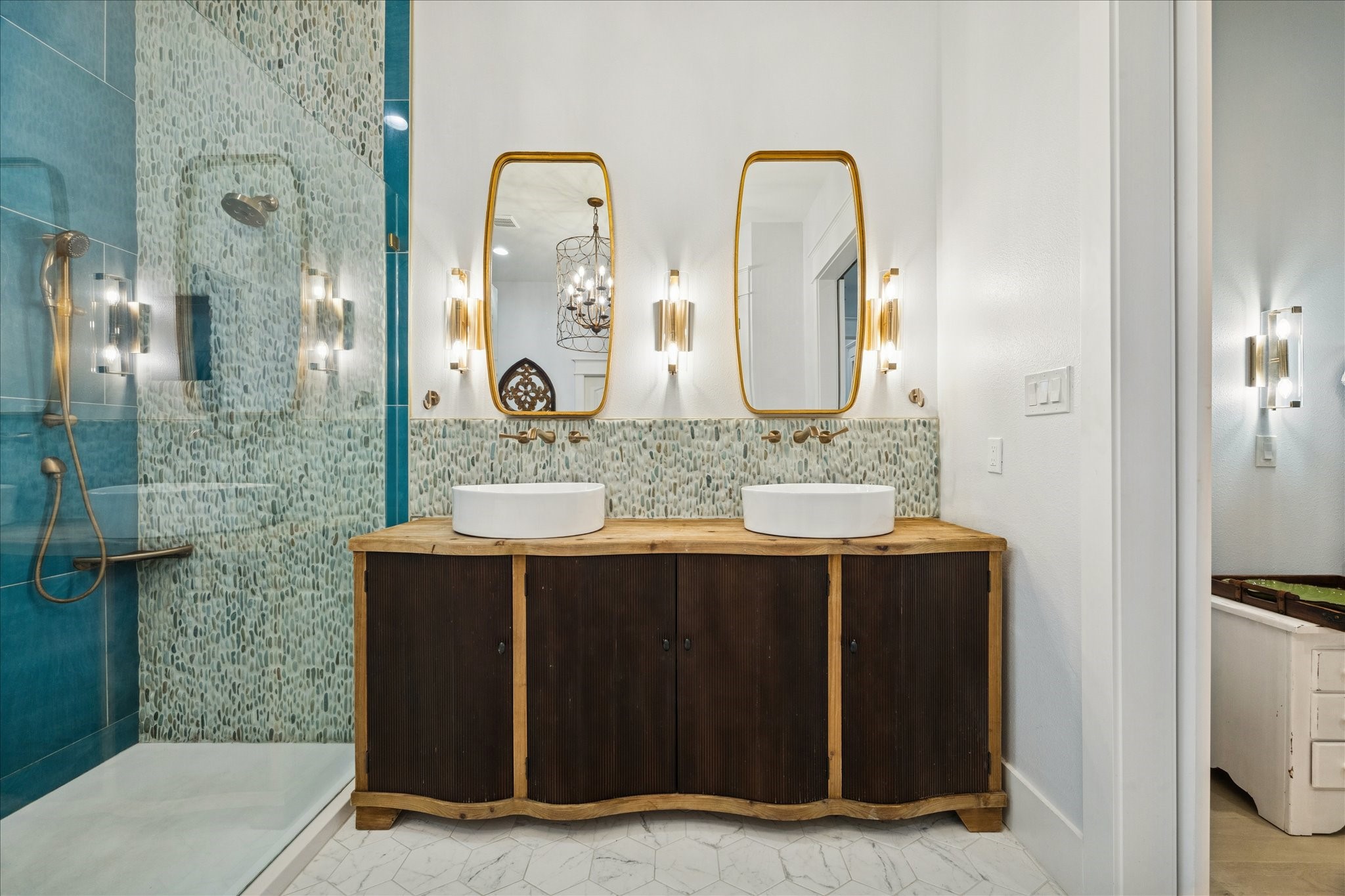 5 Loggerhead Hitchcock, TX 77563 - Photo 24 of 50 a bathroom with a double vanity sink mirror and bathtub