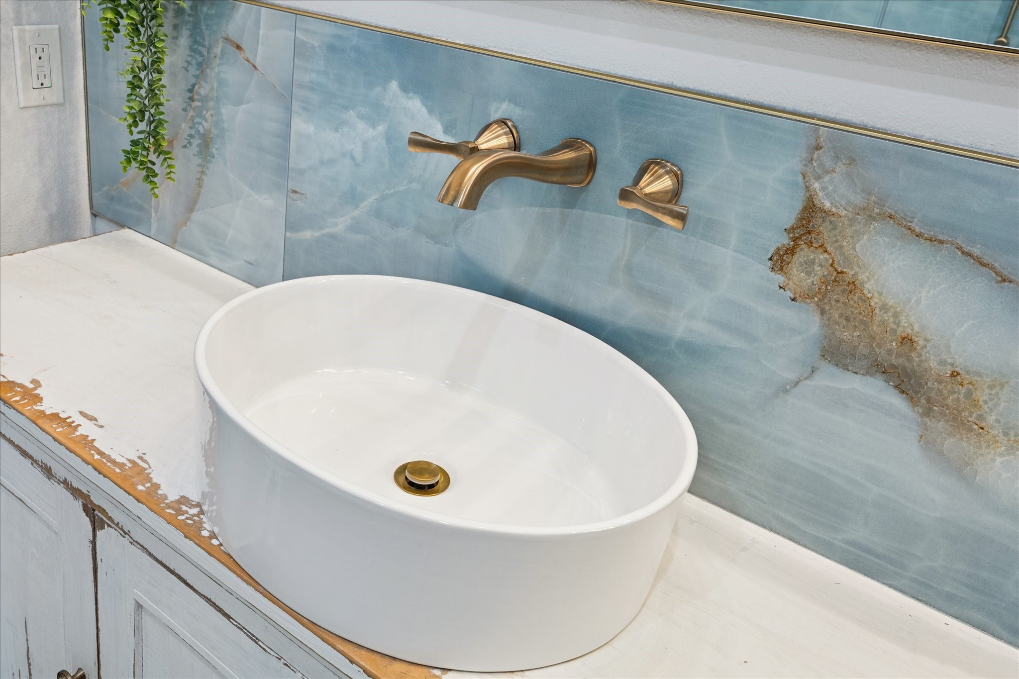 5 Loggerhead Hitchcock, TX 77563 - Photo 31 of 50 a bathroom with a sink