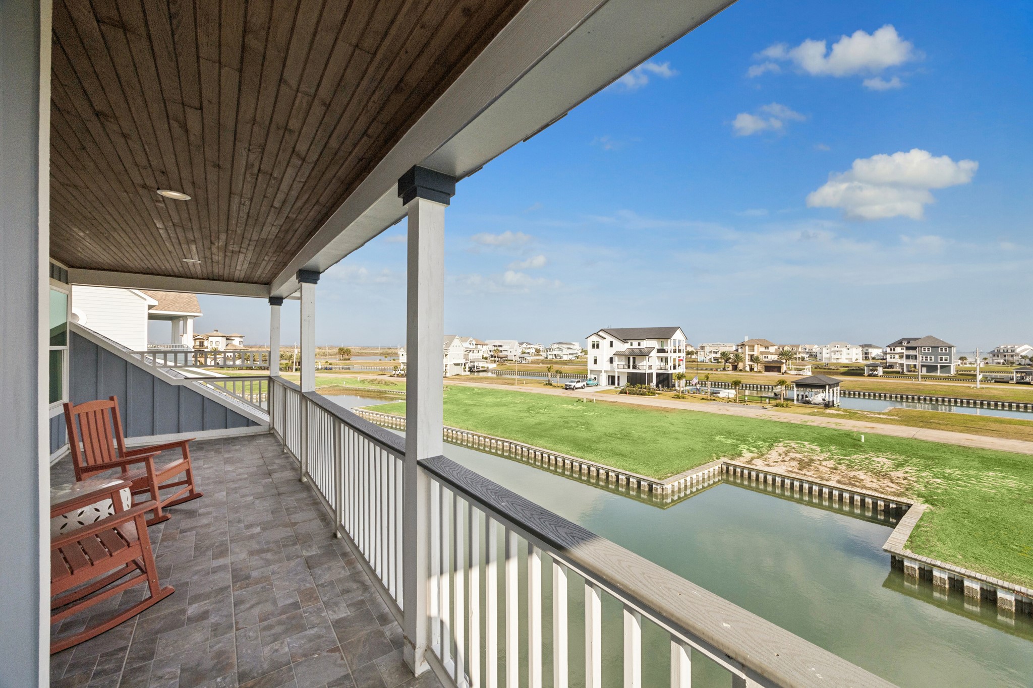 5 Loggerhead Hitchcock, TX 77563 - Photo 38 of 50 a view of a balcony with an ocean