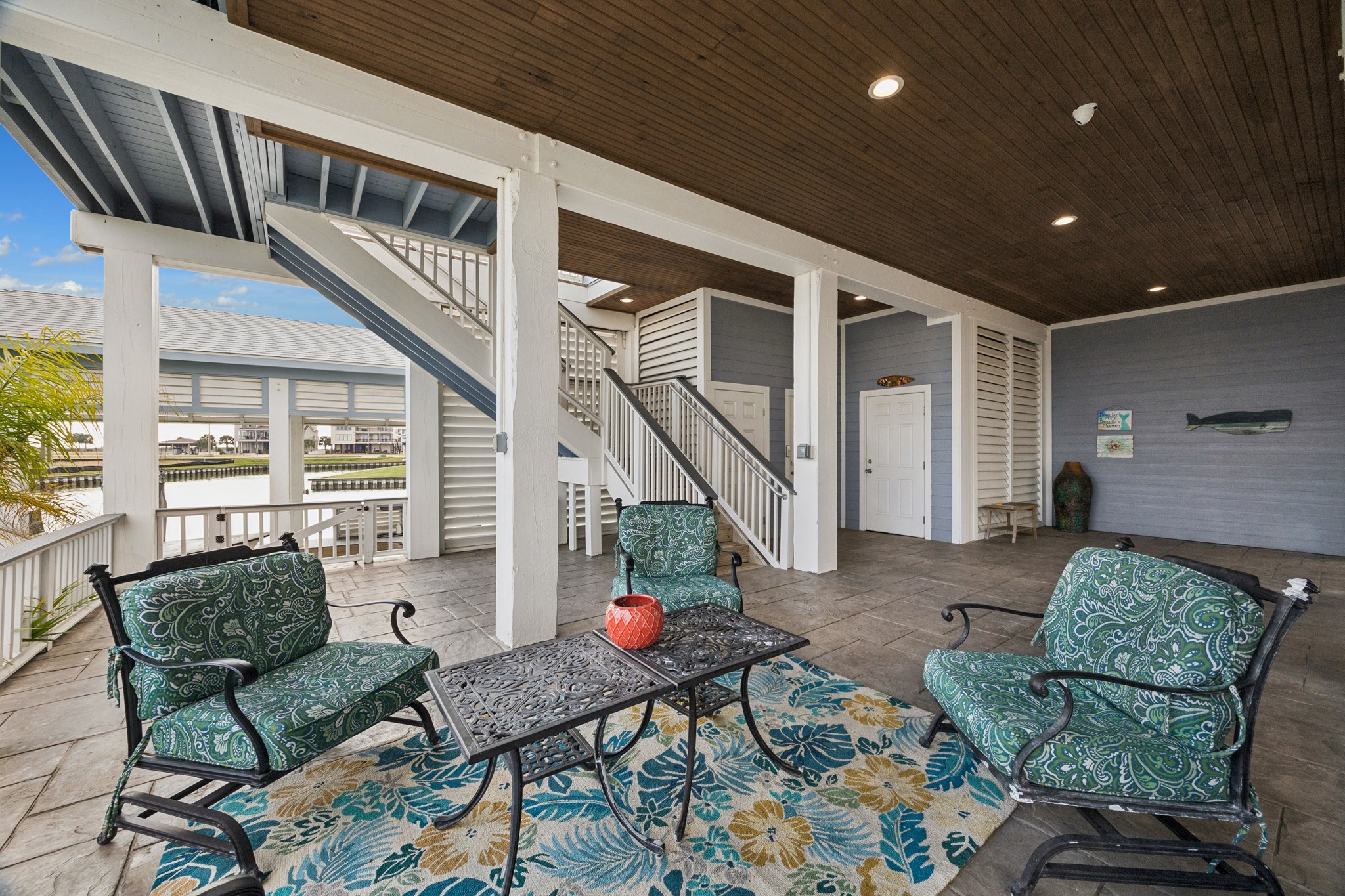 5 Loggerhead Hitchcock, TX 77563 - Photo 43 of 50 a living room with furniture and a potted plant