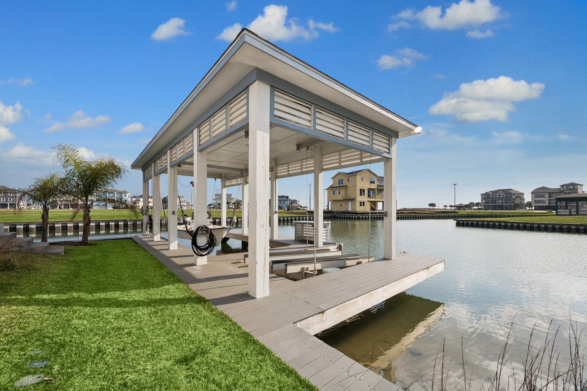 5 Loggerhead Hitchcock, TX 77563 - Photo 47 of 50 a view of a house with swimming pool and sitting area
