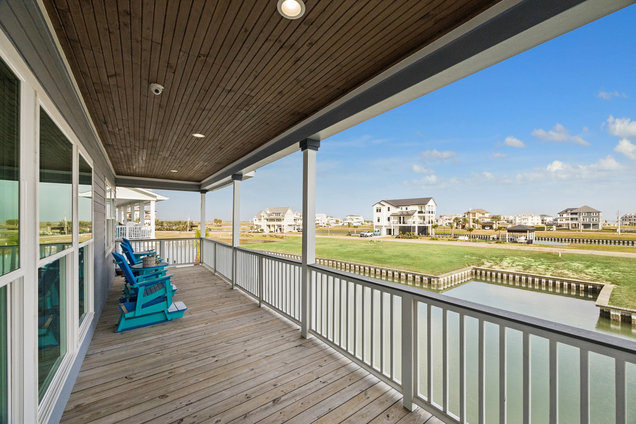 5 Loggerhead Hitchcock, TX 77563 - Photo 5 of 50 a view of a balcony with furniture