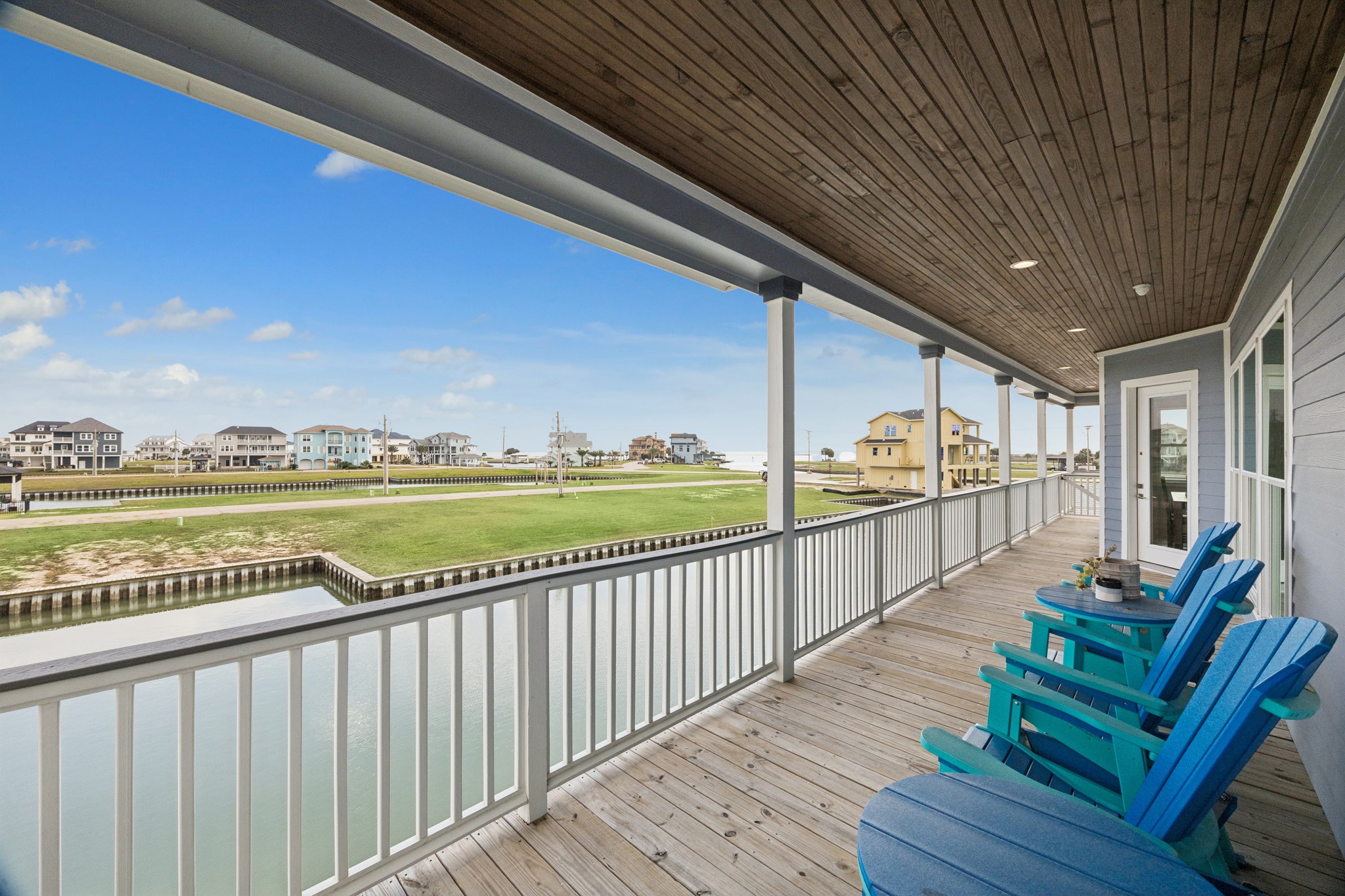 5 Loggerhead Hitchcock, TX 77563 - Photo 6 of 50 a view of balcony with hardwood