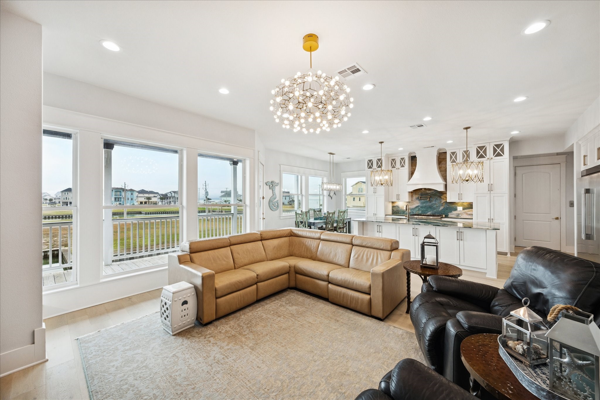 5 Loggerhead Hitchcock, TX 77563 - Photo 9 of 50 a living room with furniture and a large window