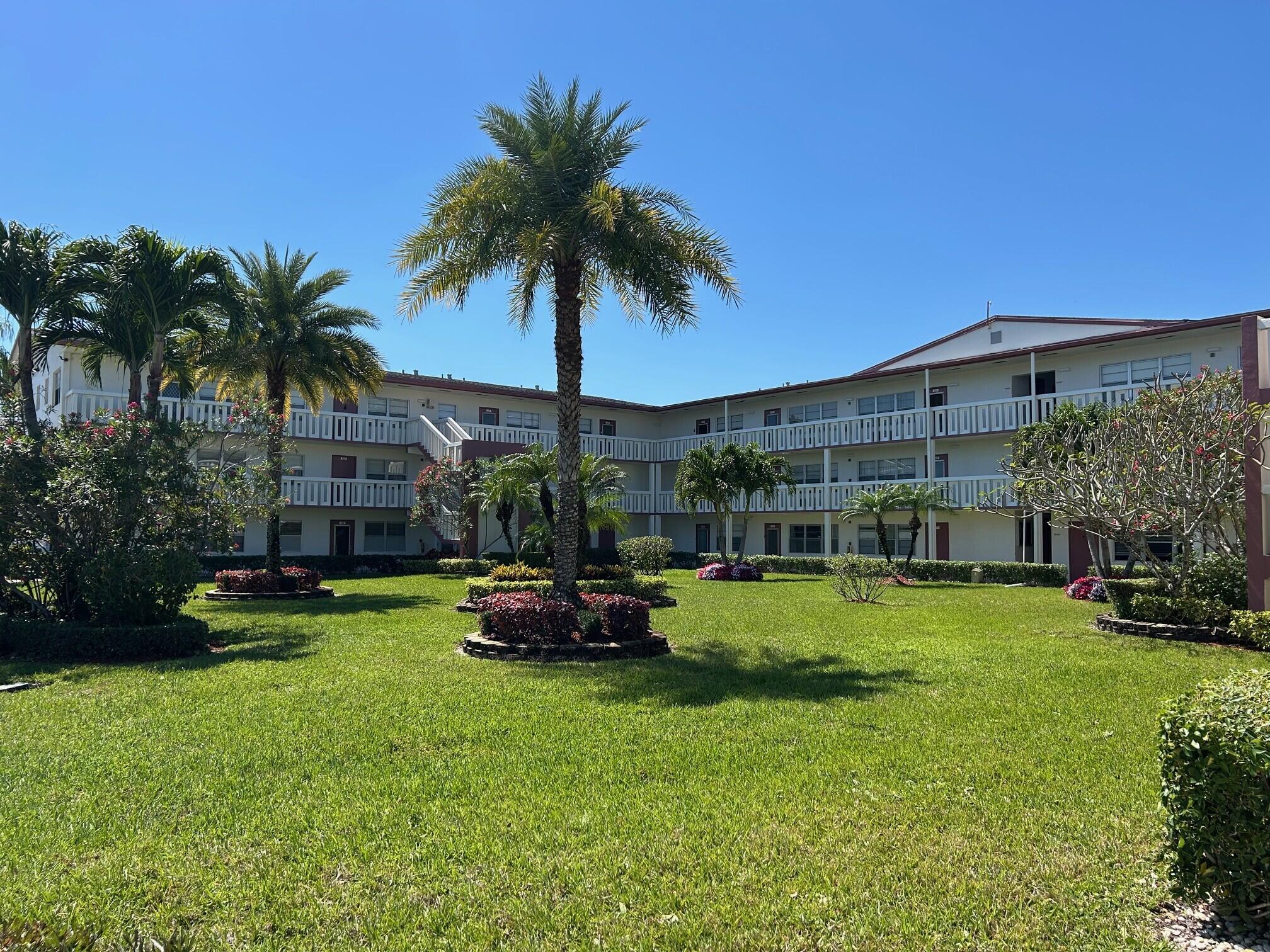 538 Fanshaw M, Unit 538 Boca Raton, FL 33434 - Photo 2 of 16 Garden