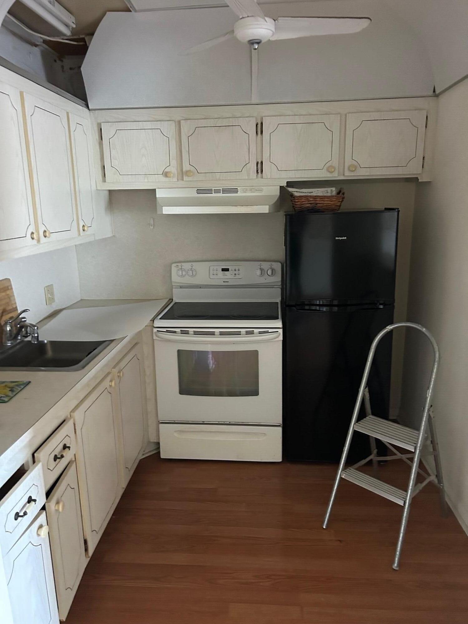 538 Fanshaw M, Unit 538 Boca Raton, FL 33434 - Photo 6 of 16 Kitchen