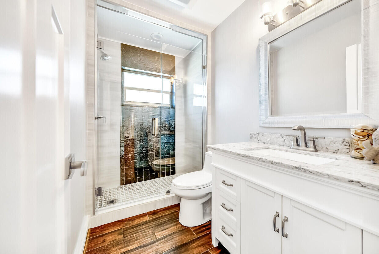 864 Appleby Street Boca Raton, FL 33487 - Photo 20 of 22 guest bath appleby