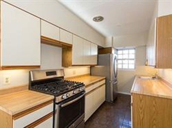 194 Lake Shore Road, Unit 1 Boston, MA 02135 - Photo 4 of 11 Gallery Image 4