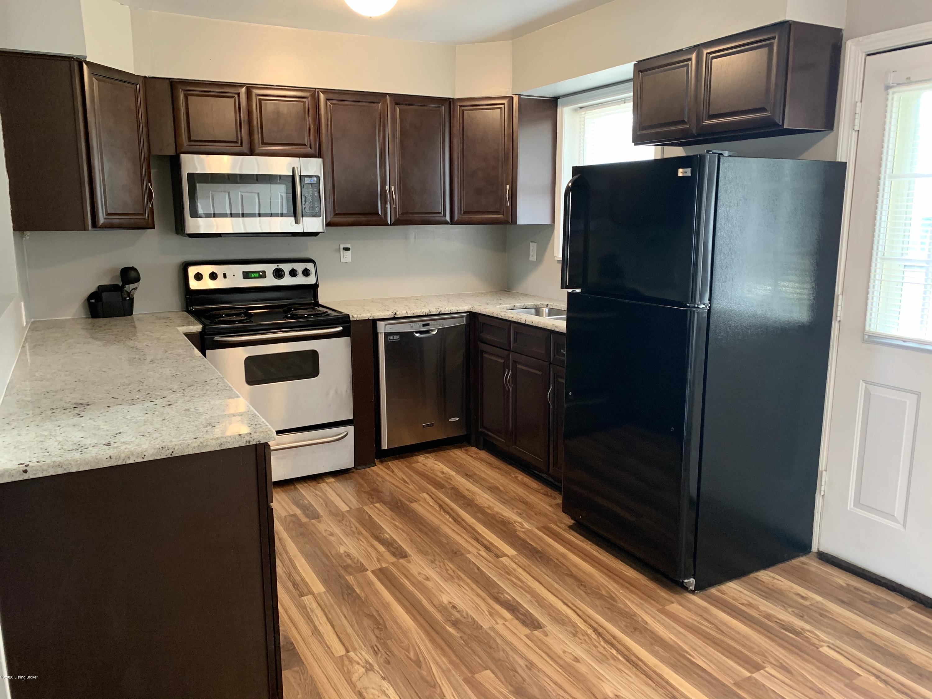 11208 Torrington Road Louisville, KY 40272 - Photo 8 of 19 E23E9868-3E5D-4150-AE25-3D7FFF23FF86