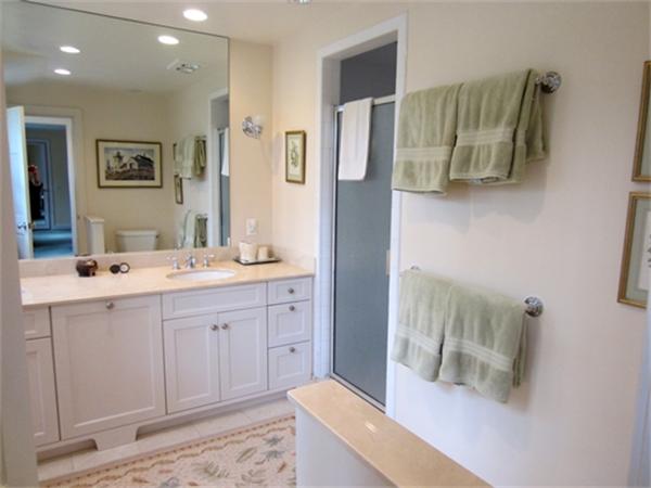 19 Southgate Road Wellesley, MA 02482 - Photo 8 of 14 a spacious bathroom with a double vanity sink mirror and bathtub