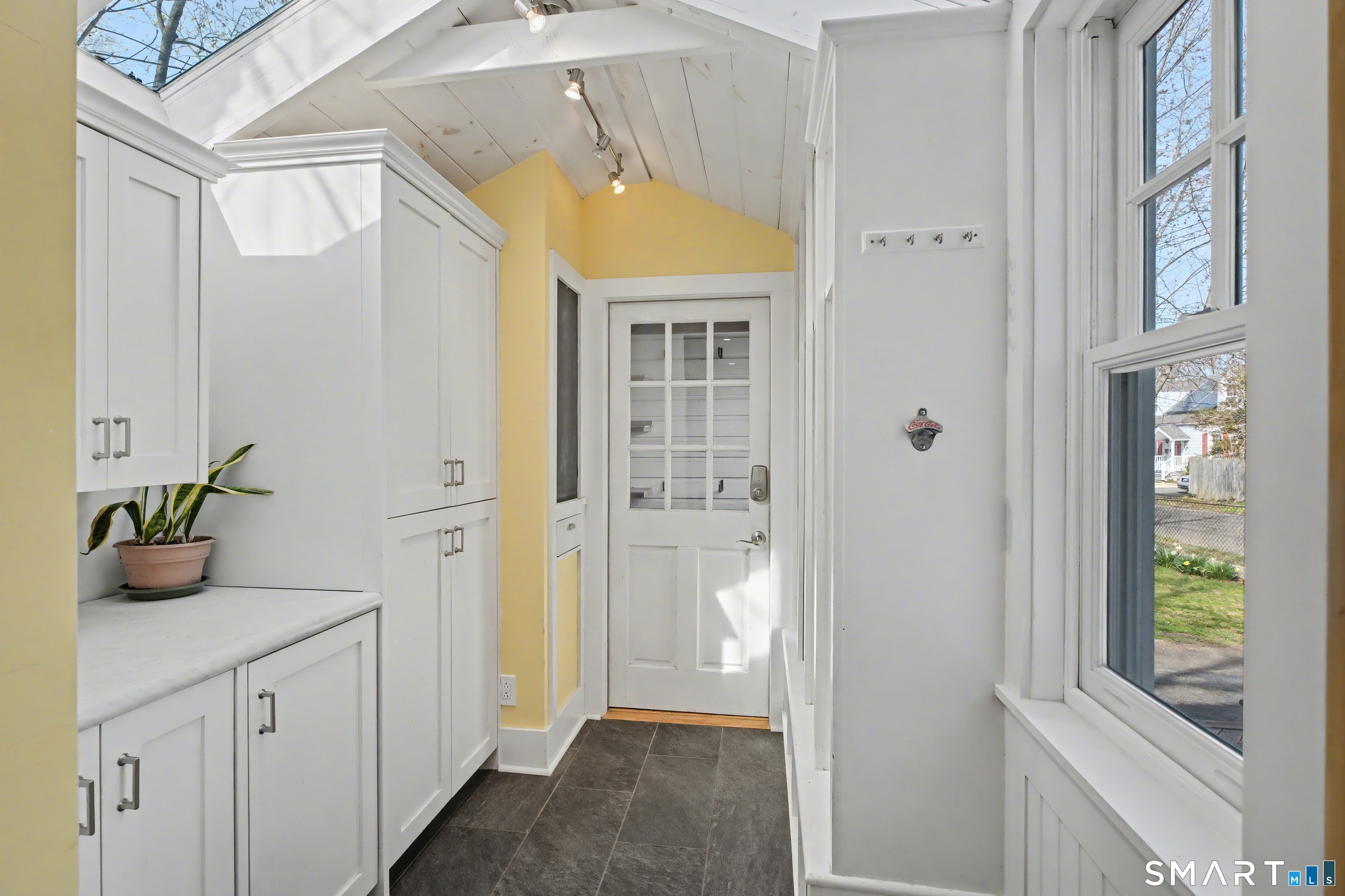 4 Dallas Street Hamden, CT 06514 - Photo 15 of 36