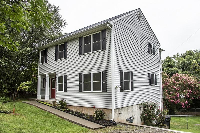 5928 Brahma Road Roanoke, VA 24018 - Photo 1 of 38 Front