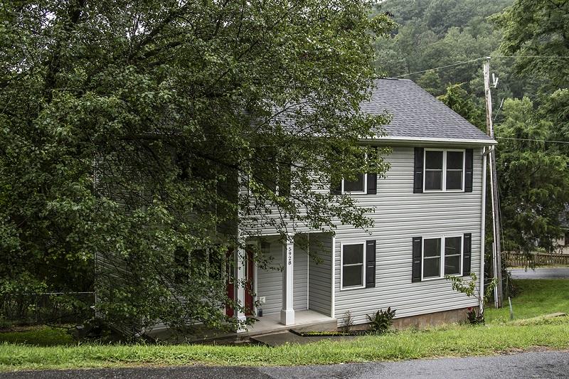 5928 Brahma Road Roanoke, VA 24018 - Photo 2 of 38 IMG_0905e