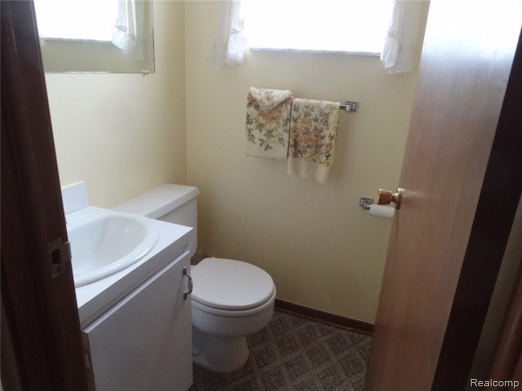 8177 Menge Street Center Line, MI 48015 - Photo 11 of 14