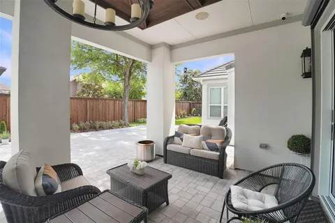 a view of a back yard