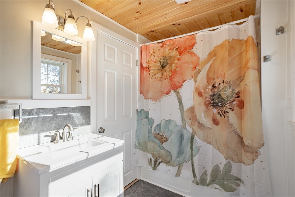 28 Robinwood Road Dedham, MA 02026 - Photo 21 of 34 Gallery Image 21