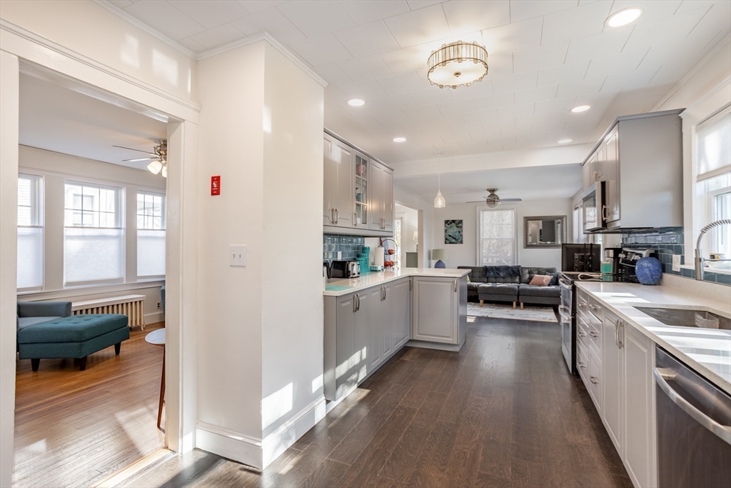 28 Robinwood Road Dedham, MA 02026 - Photo 5 of 34 Gallery Image 5