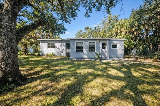 a view of a house with a backyard