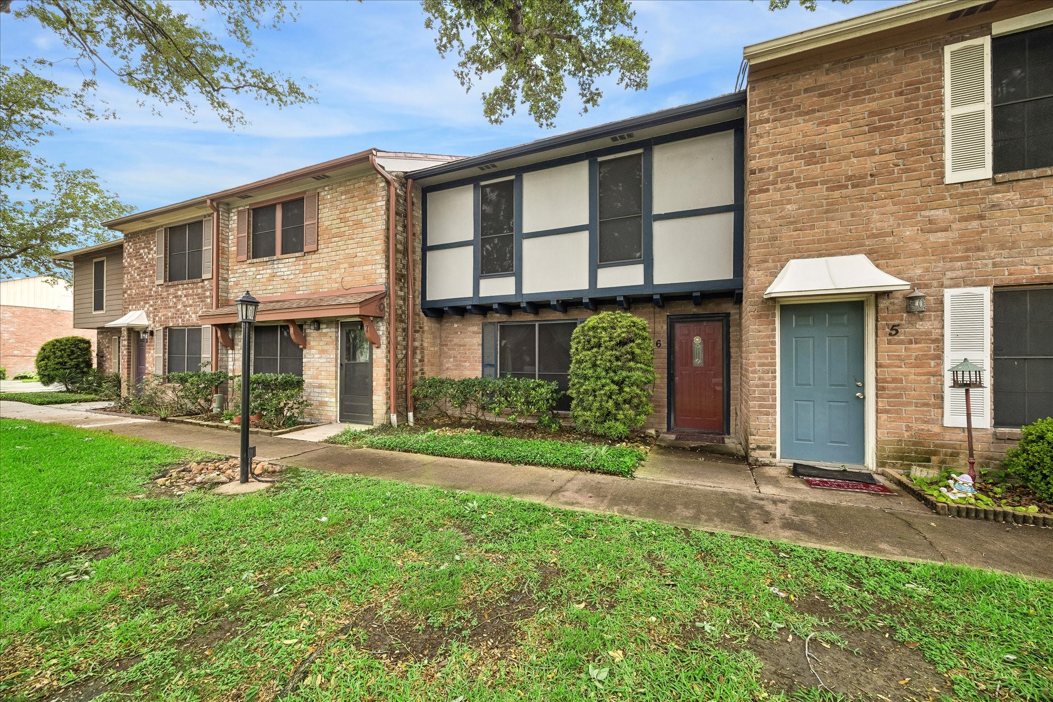 5218 Milwee Street, Unit 6 Houston, TX 77092 - Photo 2 of 14 Unit faces street. Easy access