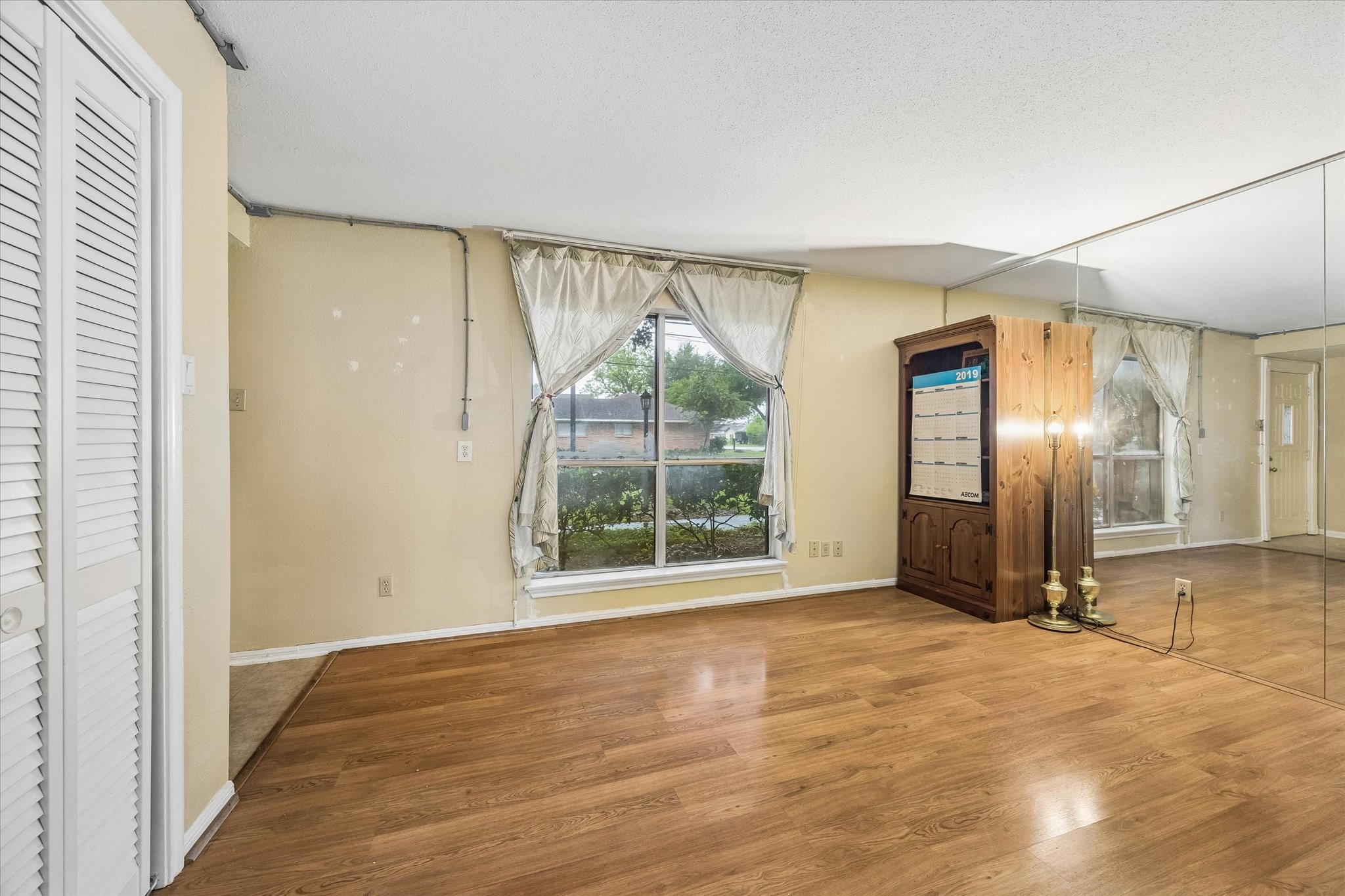 5218 Milwee Street, Unit 6 Houston, TX 77092 - Photo 3 of 14 Living area