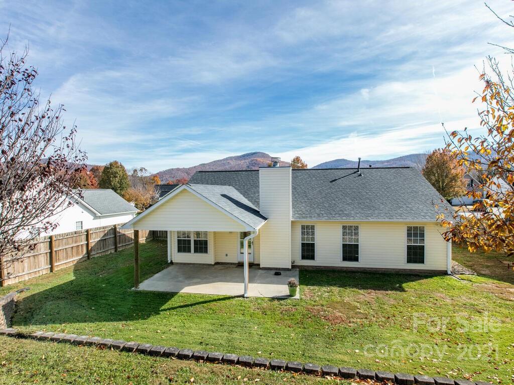 83 Planters Creek Road Fletcher, NC 28732 - Photo 2 of 38 front view of a house with a yard